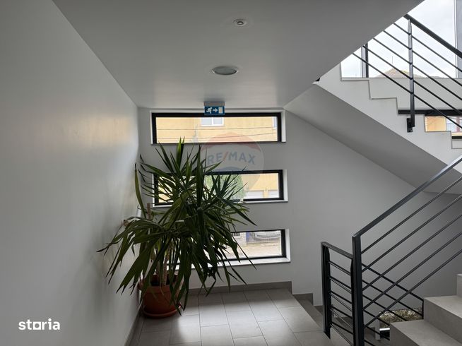 COMISION 0%, De vânzare: 2 apartamente + 4 garsoniere, Europa-13