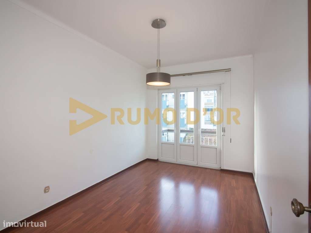 Apartamento T3 com Estacionamento Interno - Vila Franca de Xira-13