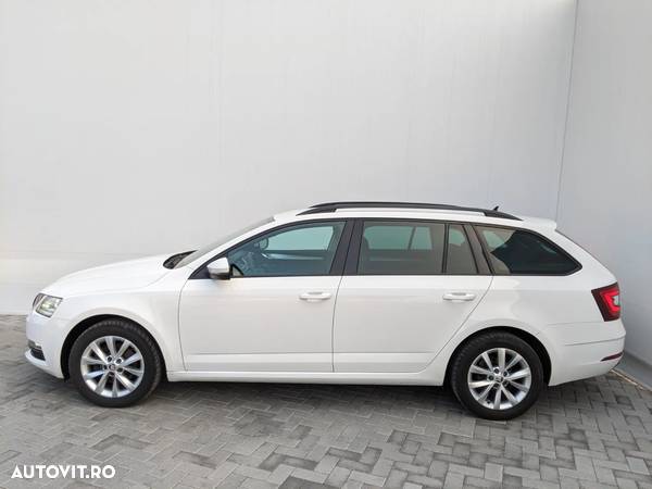 Skoda Octavia Combi 2.0 TDI DSG Ambition - 2