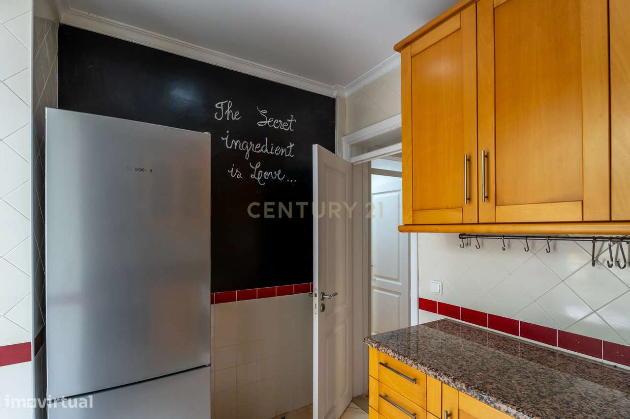 T2 em Campo de Ourique com Pátio de 23m²-7