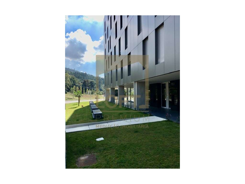 Apartamento T3 de Luxo c/ Vista Castelo e Parque da Cidade em Guima...-23