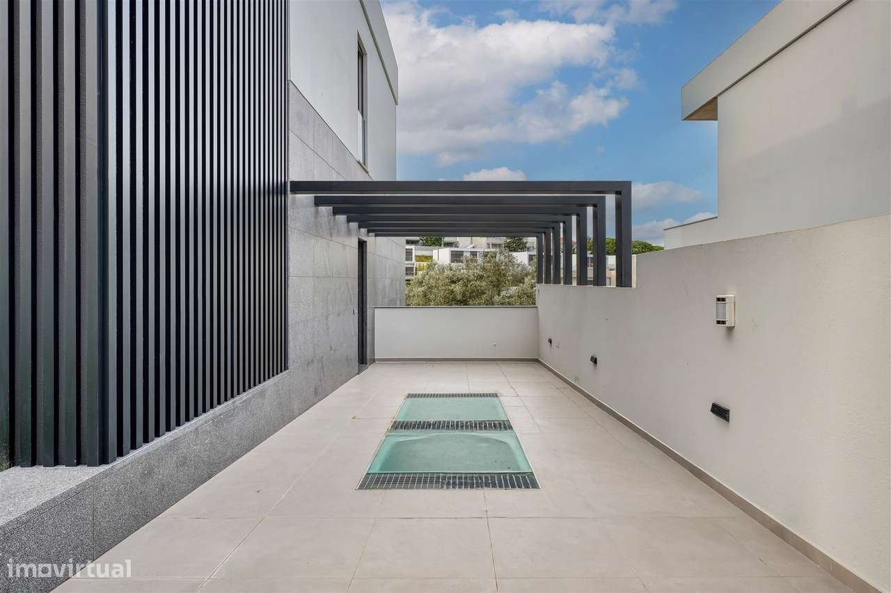 Moradia T4 de luxo com elevador, em construção no Estoril. - Grande imagem: 5/29