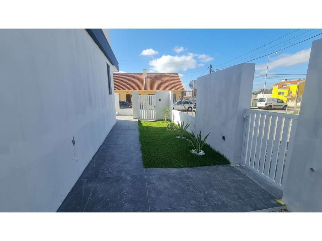 Moradia T2 +1, Contemporânea com Piscina Rua de Conímbriga, Zambuja...-5
