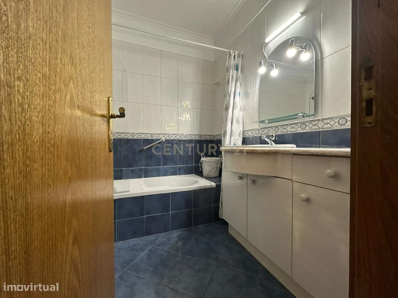 Magnífico apartamento T2 com Piscina e vista mar no coração de Albufei-19