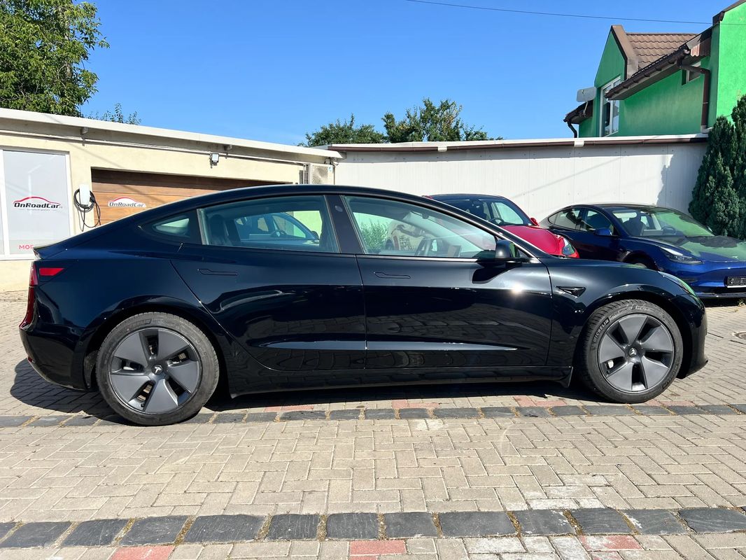 Tesla Model 3 Standard Reichweite Plus Hinterradantrieb - 25