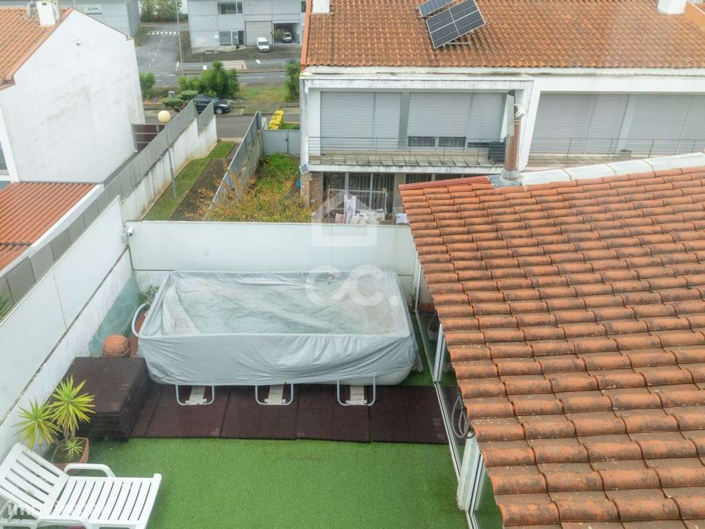 Moradia de Gaveto T3 em Ribeirão-14