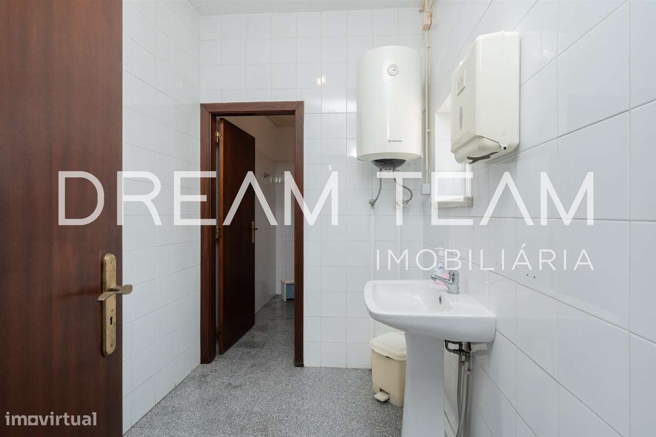 Armazém com escritório no Vale do Alecrim -  Palmela-12