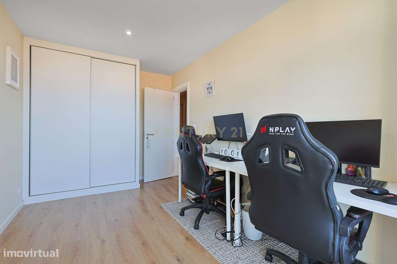 T3 Remodelado com Varanda e Vista para Lisboa – Torre da Marinha, Seix-22