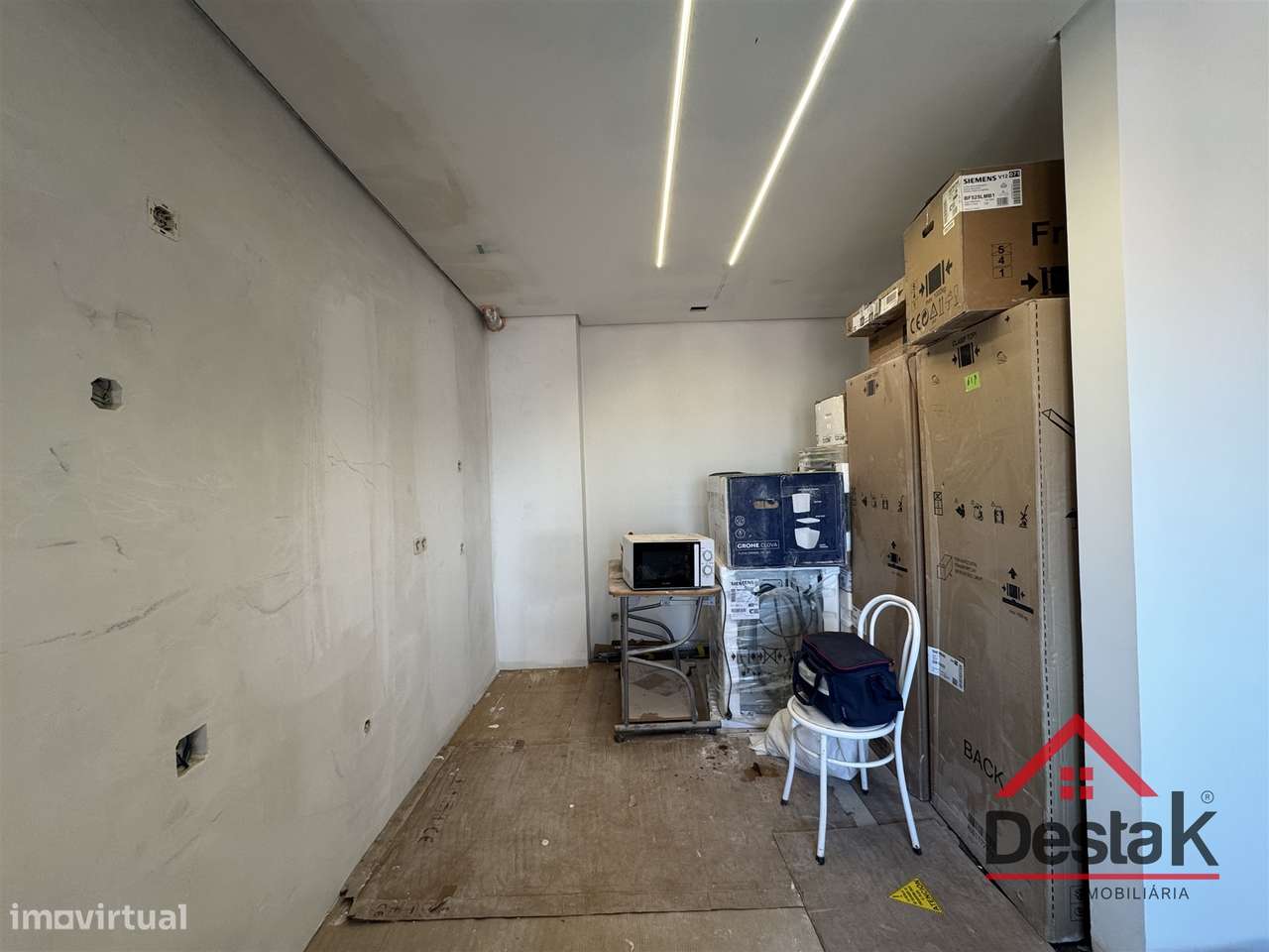 T4 DUPLEX Totalmente Renovado com Dois Pátios e Excelentes Áreas - Grande imagem: 4/24