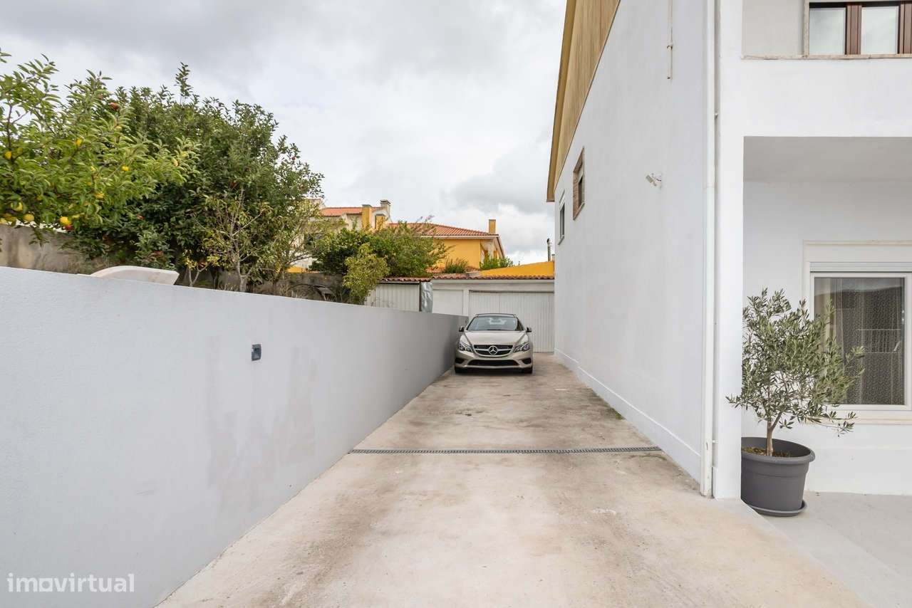 Moradia T5 com 223 m², Box e Sótão na Quinta da Peça, em Loures-32