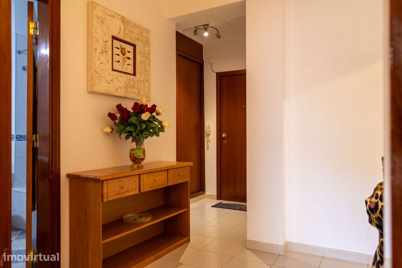 Apartamento T2 Espaçoso em Armação de Pêra com Garagem!-5
