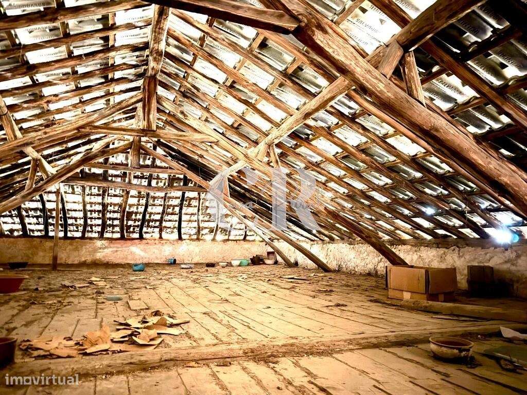 Moradia para recuperar no centro da vila de Figueiró dos Vinhos-17