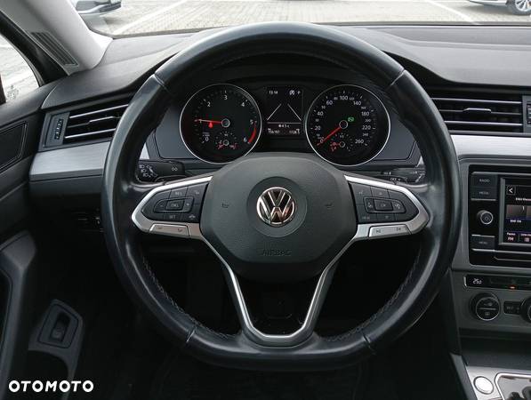 Volkswagen Passat 2.0 TDI EVO Essence DSG - 30