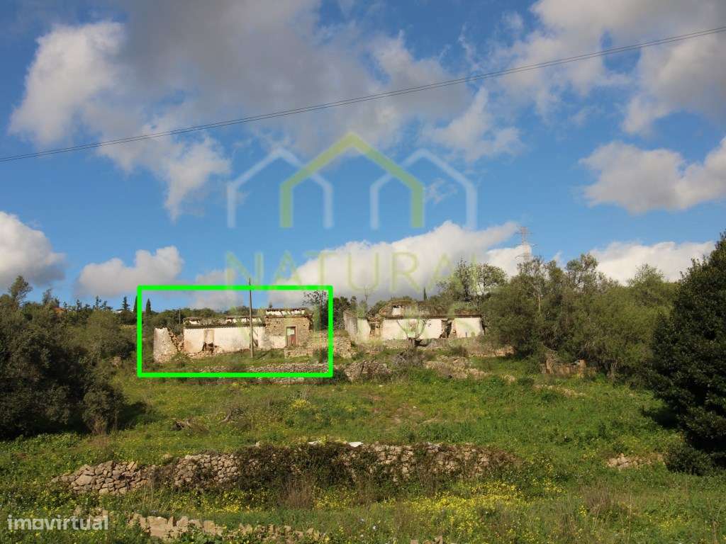 Ruína virada a Sul com terreno em Azinheiro, Estoi - Grande imagem: 1/15