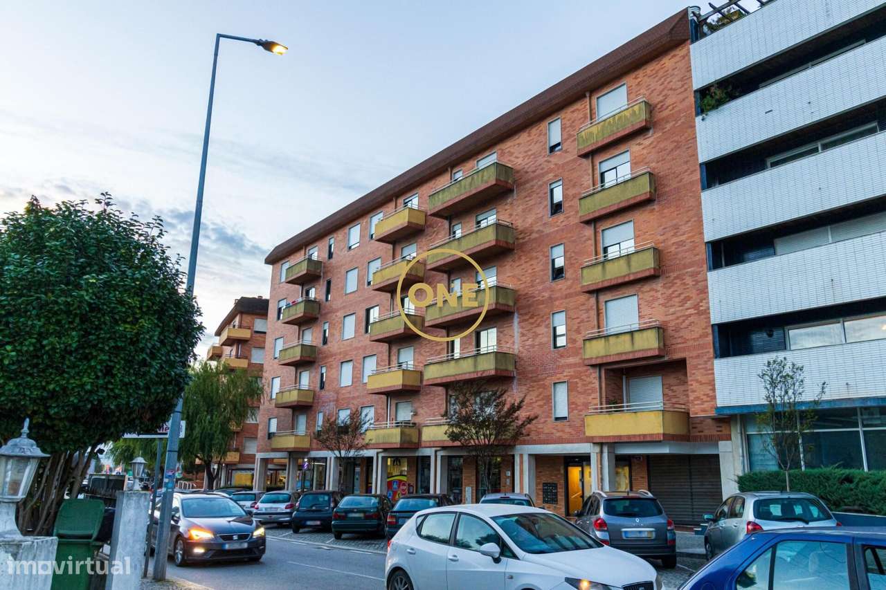 Excelente Apartamento T3 + 1 Escritório no Centro da Trofa!-24