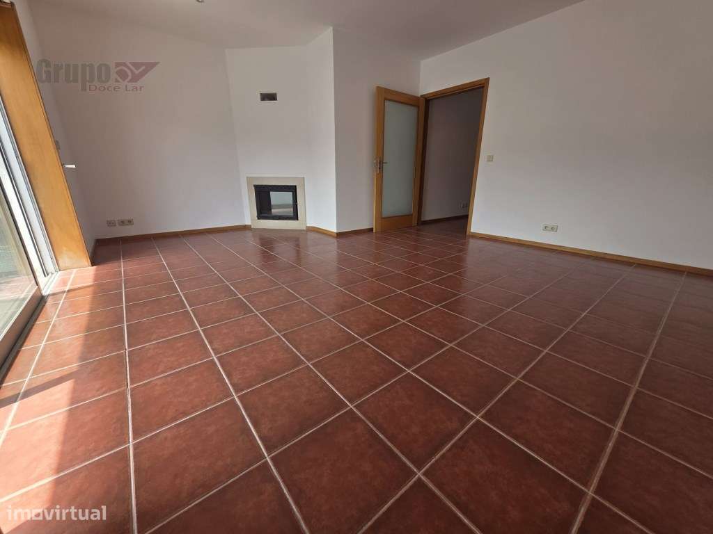 Moderno Apart. T2 com Garagem Box, Varanda Panorâmica e Lareira em ...-5