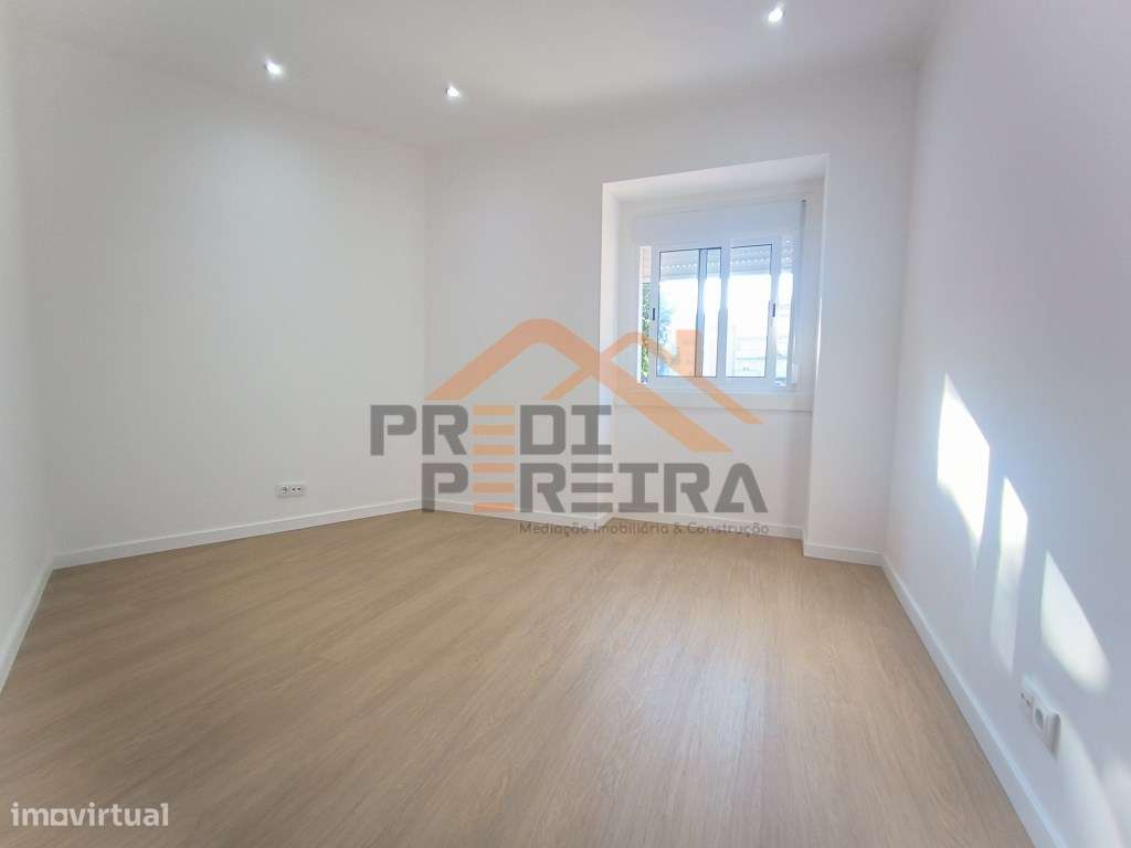 Situado em Odivelas, T3 remodelado.-7