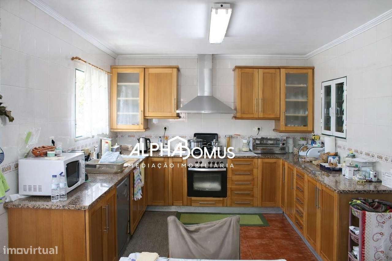 Moradia isolada com piscina, anexo e terreno, em Barosa.-15