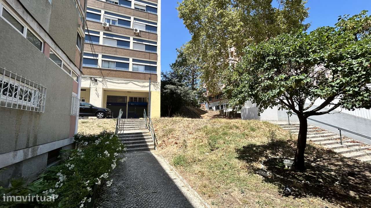 Apartamento T2 em Alvalade-12