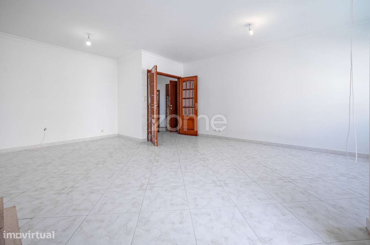Apartamento T3 com duas Suites e Garagem no Centro de Tires - S.D.Rana-4