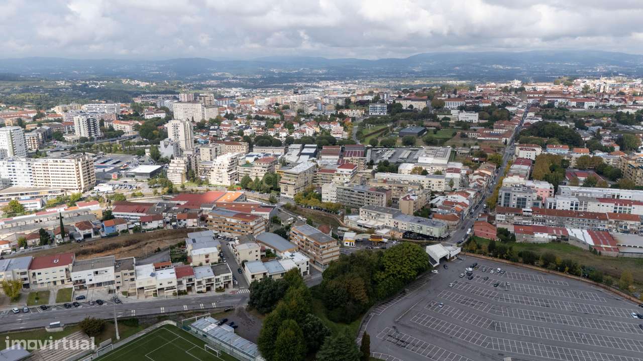 Terreno para um hotel de 70 quartos com um segundo edifício para servi-12