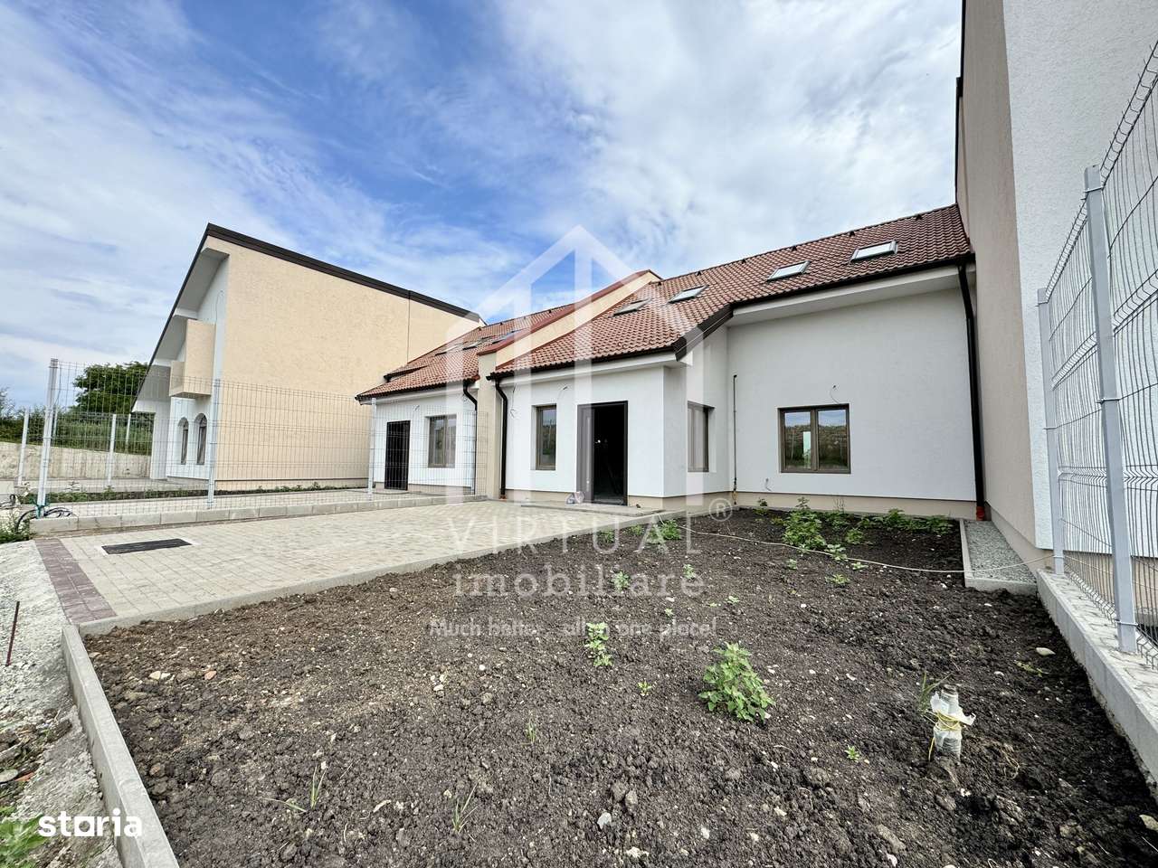 Casa cuplata cu 5 camere, 127mp utili, 136mp curte libera, Sura Mica - Imagine principală: 3/15