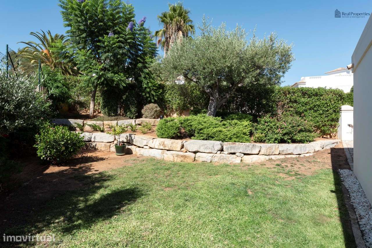 Moradia Térrea T4 Isolada em Albufeira – Um Refúgio de Luz, Conforto e-37