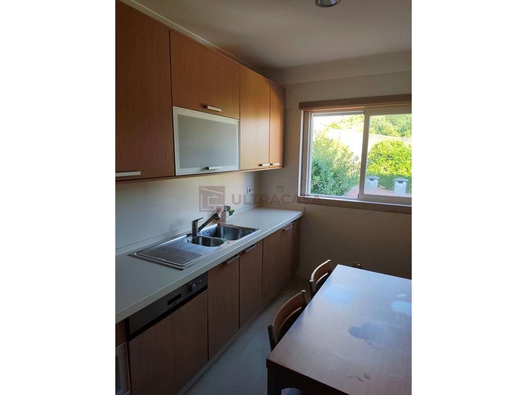 Vende-se Moradia V4 renovada com terraço, churrasqueira e horta a 5...-7
