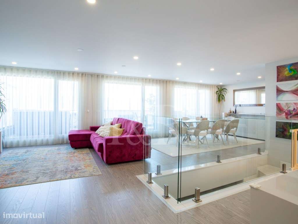 Apartamento T4 duplex com terraço e garagem no Montijo-6