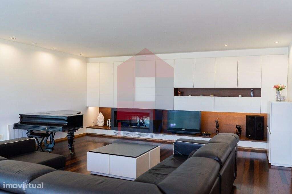 Moradia V4 com Piscina, Sabariz - Grande imagem: 4/36