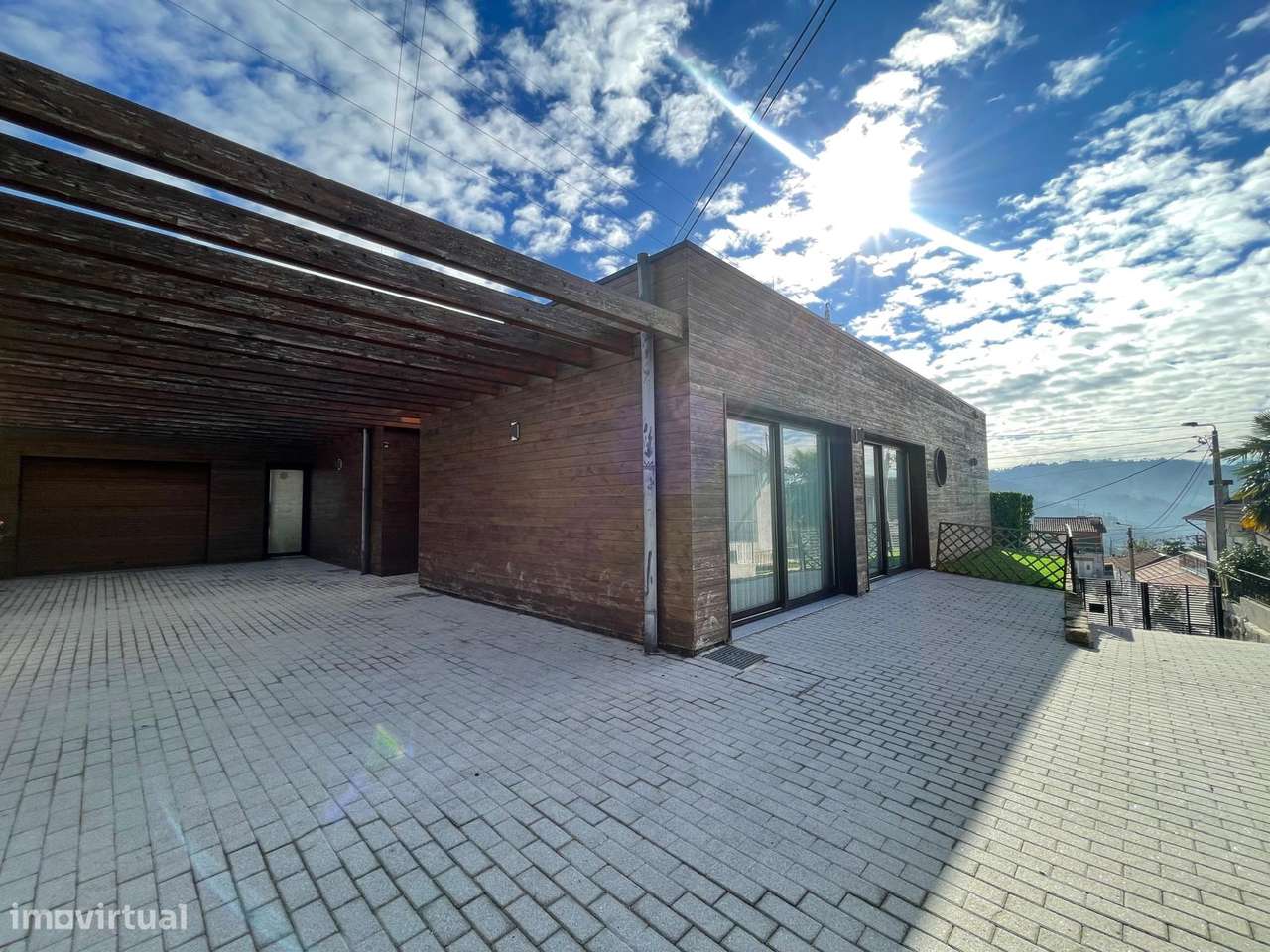 Moradia individual T3 com piscina em Fafe-22