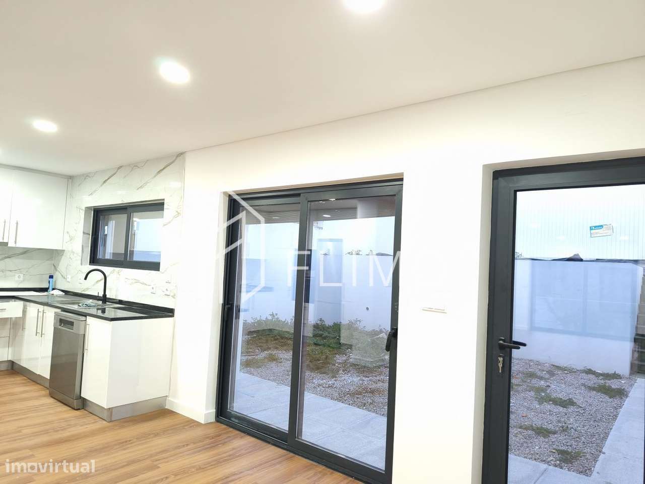 Moradia T3 geminada Nova-18