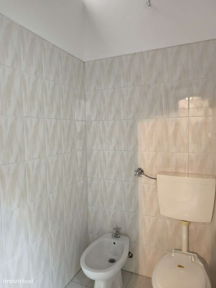 Loja no Casal do Cotão, Bem Conservada, Saída de fumos, 2 WCs, Montra.-6