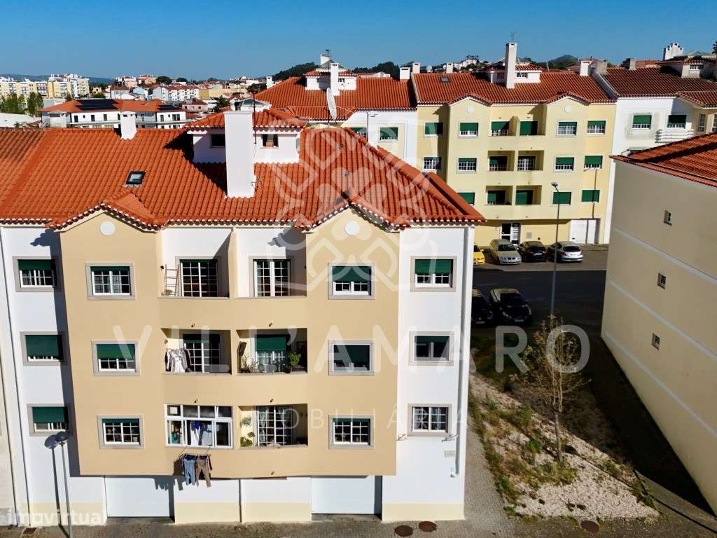 Apartamento T3 com Varanda, Arrecadação e Parqueamento-25