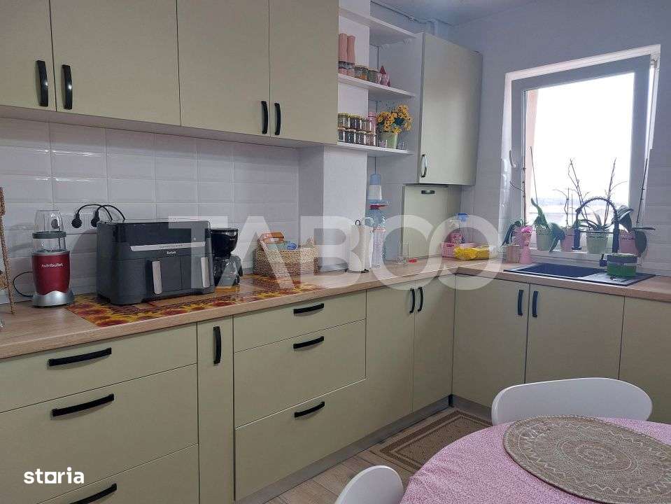 Apartament renovat 66 mp 3 camere 2 bai balcon pivnita Cisnadie - Imagine principală: 4/19