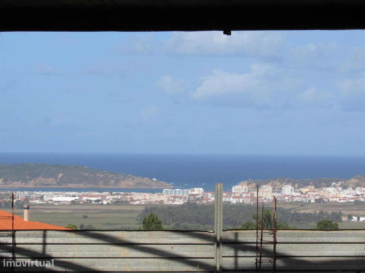 Moradia Moderna com Vista para a Baía de São Martinho – Em Construção-11
