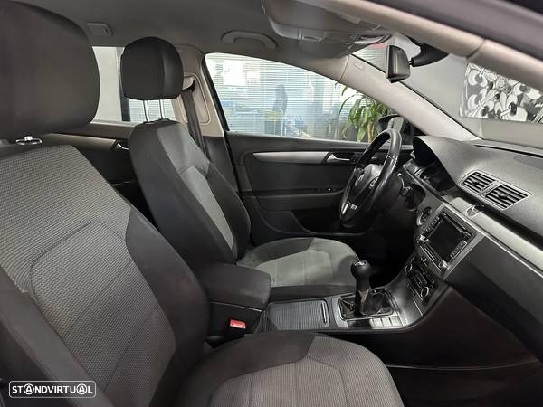 VW Passat Variant 2.0 TDI BlueMotion Exclusive - 14