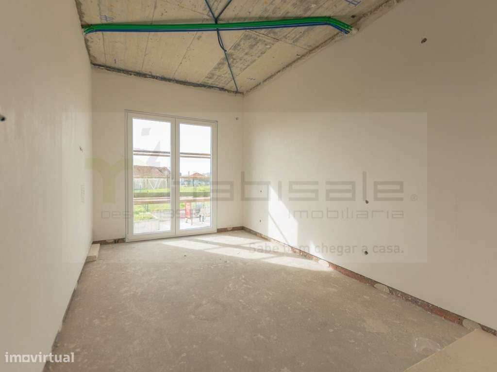 T3 em Condomínio Privado com Piscina no Centro de Famões-17