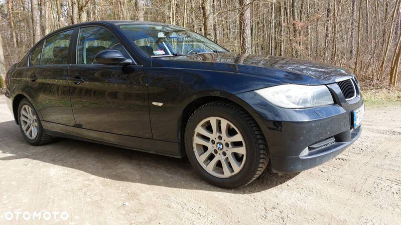 BMW Seria 3 320i - 5