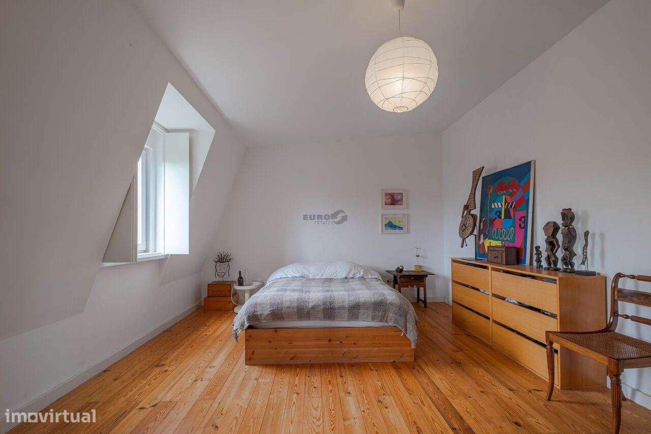 Moradia duplex na Graça com 5 Quartos e Jardim-18
