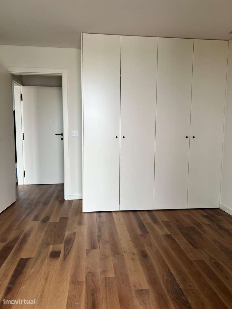 T3 Novo * V. N. Gaia Suite Varanda Tipo Terraço Lug Garag Duplo Metro-14