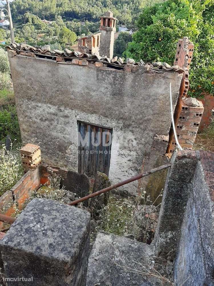 Moradia T2 para Remodelação com Vista Panorâmica – Sarzedas, Castelo B-18