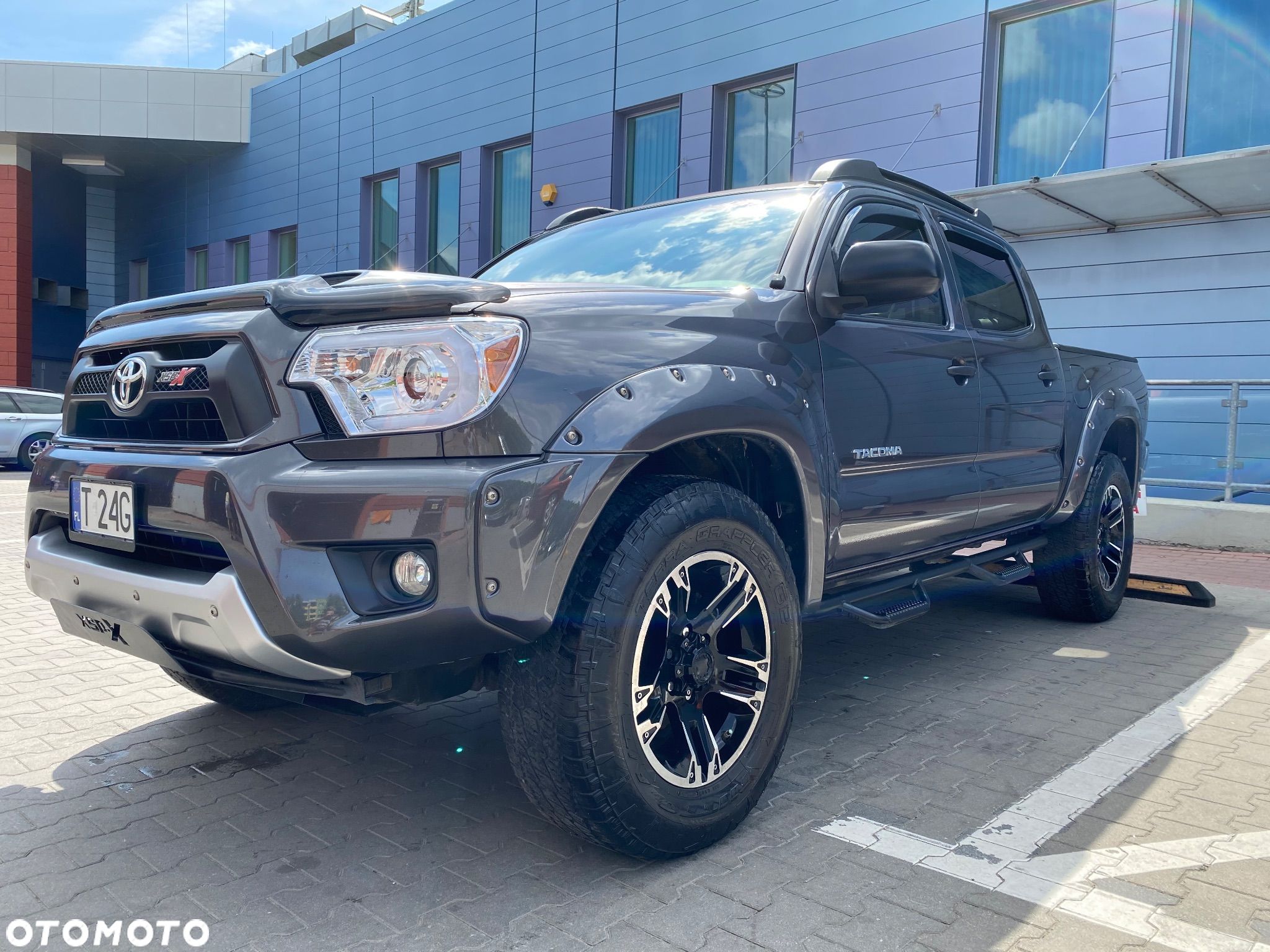 Toyota Tacoma - 1