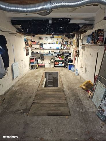 Sprzedam garaż z kanałem wyposażony-metalowe drzwi