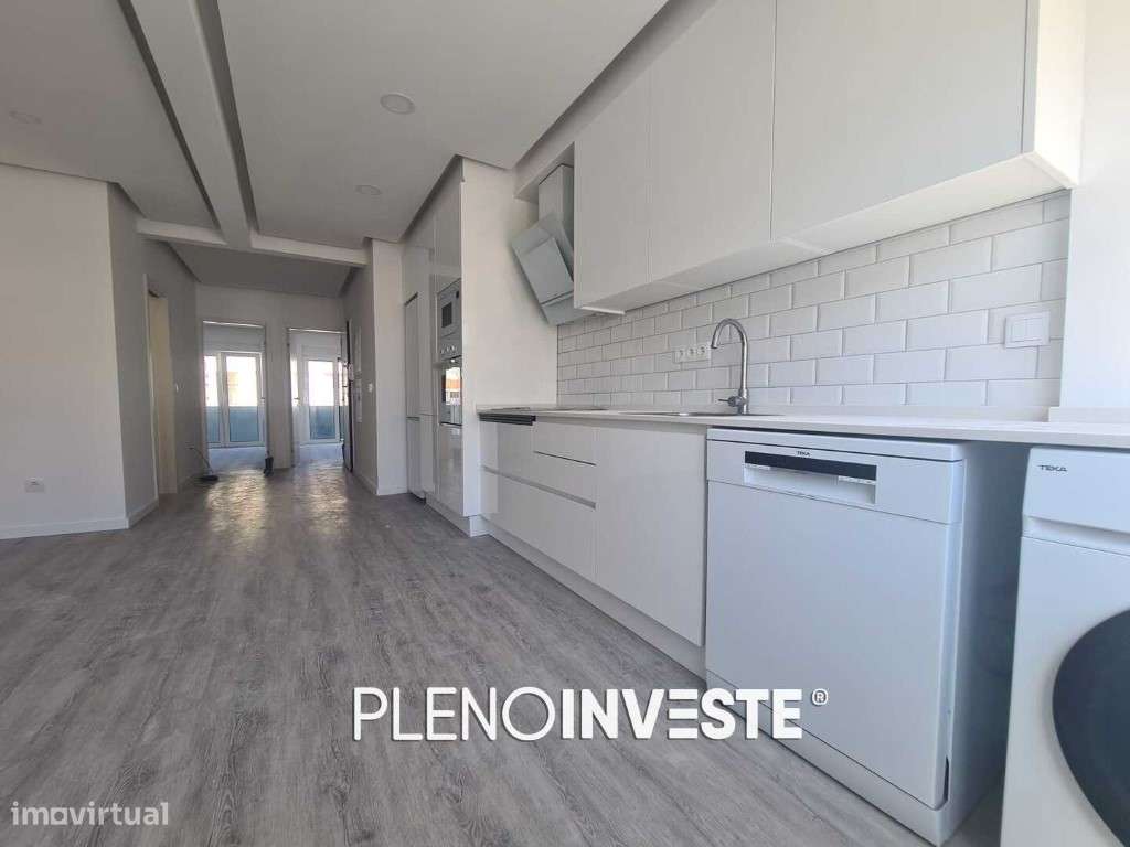 T2 Totalmente Remodelado com Varanda nas Paivas-3