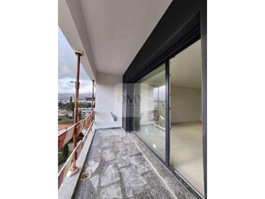 T2 de 3 Frentes com 3 Varandas Junto ao Parque Corgo em Vila Real - Grande imagem: 3/14