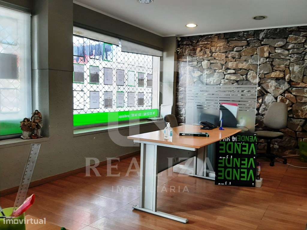 Loja com 2 pisos em Amora - Seixal - Grande imagem: 5/9