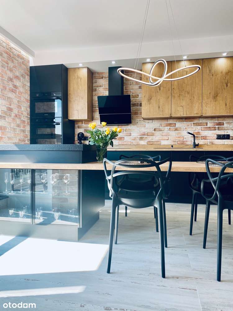 Luksusowy apartament z 2 komórkami i 2 garażami, Ogrody Królowej Bony-0