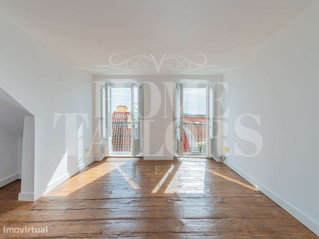 Apartamento T2 com três frentes e vista direta sobre o Tejo Alfama - Grande imagem: 2/19