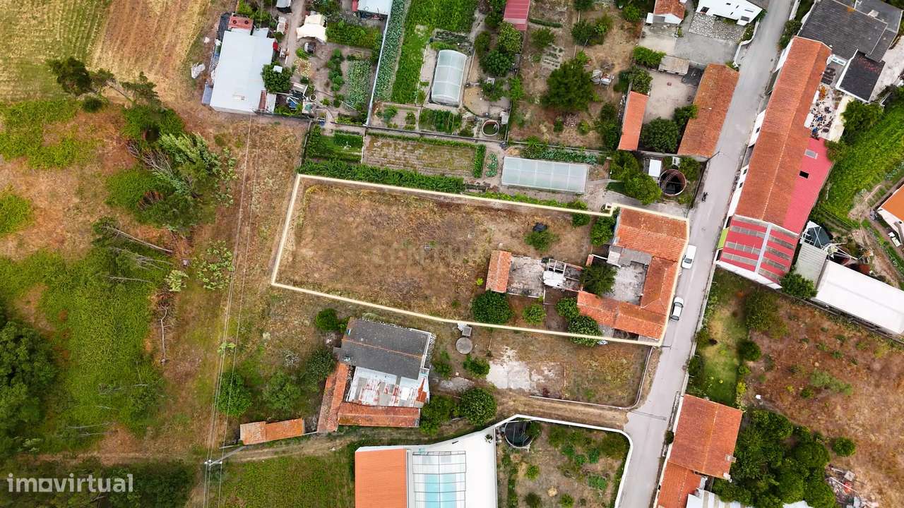 Moradia isolada T2 para reconstruir-2